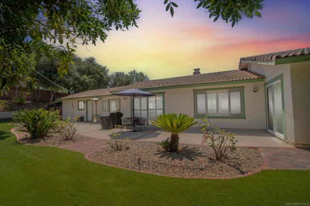 2826 Calle De Malibu, Escondido CA: https://media.crmls.org/mediaz/90804570-78b6-4016-a69b-68e8ab091be3.jpg