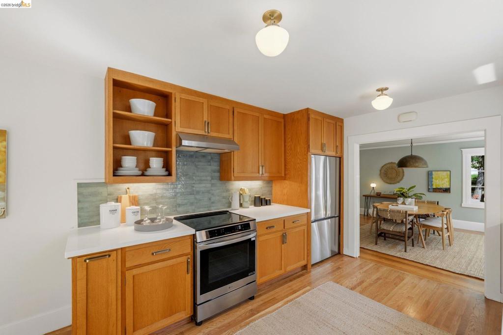 https://media.crmls.org/mediaz/9080e396-19d7-4356-8317-0e8204839f3b.jpg?preset=X-Large