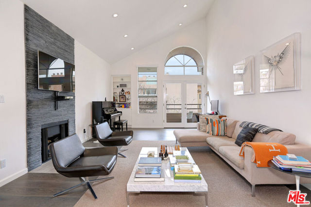 10640 Wilkins Avenue, Los Angeles CA: https://media.crmls.org/mediaz/9080ee71-457a-4a4c-b5b4-90123dd9f080.jpg