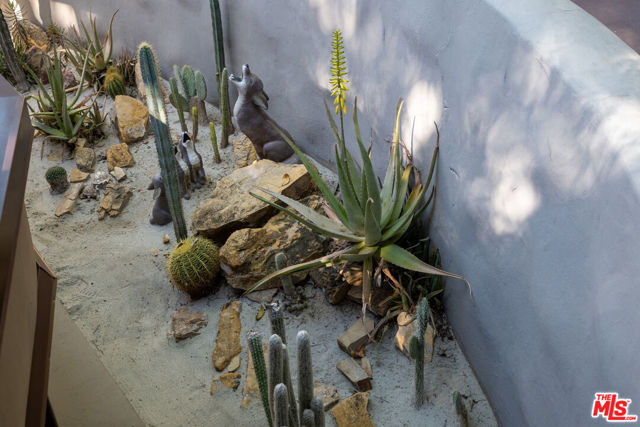 769 Bonita Drive, South Pasadena CA: https://media.crmls.org/mediaz/90820114-d49a-43e2-8612-90c1e187024d.jpg