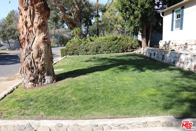 2851 Fairmount Avenue, La Crescenta CA: https://media.crmls.org/mediaz/90826e69-0952-454f-b867-95f6887c65bc.jpg