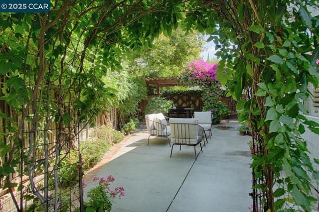 1409 Dumaine St, Concord CA: https://media.crmls.org/mediaz/908398f6-2730-4de6-97f8-70ba9c7ae9a9.jpg