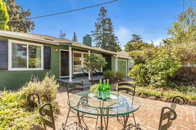 928 Peggy Lane, Menlo Park CA: https://media.crmls.org/mediaz/9083cc19-e855-4d1a-be2c-51b82ee3dd5e.jpg
