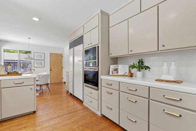 2050 Wooded Glen Drive, Los Altos CA: https://media.crmls.org/mediaz/90842a10-665b-4b74-a246-99b8735b24ee.jpg