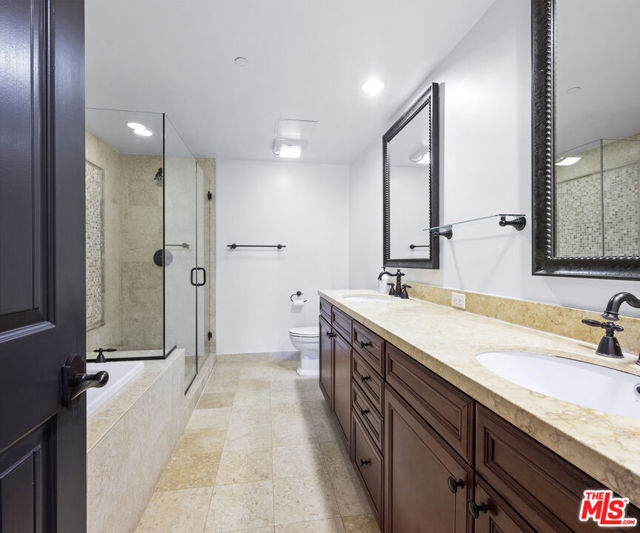 155 N Hamilton Drive, Beverly Hills CA: https://media.crmls.org/mediaz/908441ba-24a7-4d6e-9609-385ffbc8b264.jpg