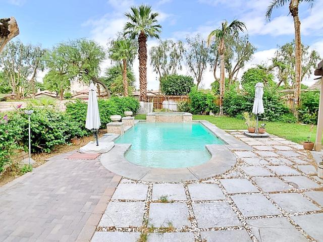 49035 Serenata Court, La Quinta CA: https://media.crmls.org/mediaz/90848856-0a58-4173-a695-9fefc0200e80.jpg