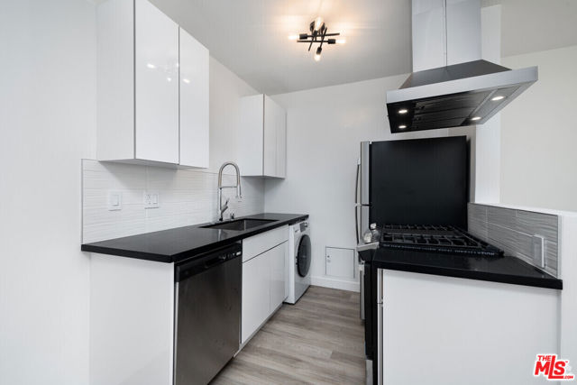 Image 16 of 23 For 2626 Cloverfield Boulevard