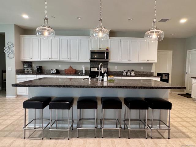 35101 Cross Winds Dr, Murrieta CA: https://media.crmls.org/mediaz/9084c4a3-8891-46a7-a4ec-2e08b3abb5dd.jpg