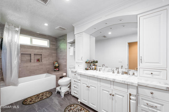 5924 Rainbow Hill Road, Agoura Hills CA: https://media.crmls.org/mediaz/9084e546-fba3-4145-8e96-1beb7fb5069c.jpg