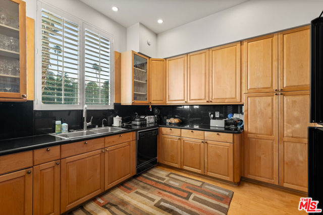 3340 Scadlock Lane, Sherman Oaks CA: https://media.crmls.org/mediaz/90854107-6954-475e-b76d-814ac28b3592.jpg