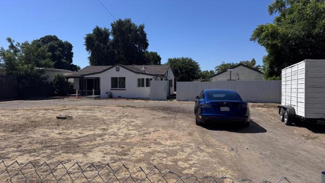 1720 River Road, Modesto CA: https://media.crmls.org/mediaz/90857c8f-9084-4329-aefc-7bda7cb0a3f1.jpg