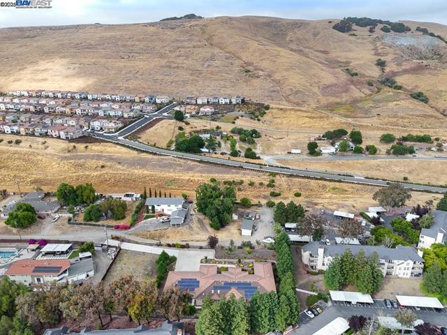 874 Overhill Dr, Hayward CA: https://media.crmls.org/mediaz/90859cbf-b0c4-4551-8403-388e5b17bdad.jpg
