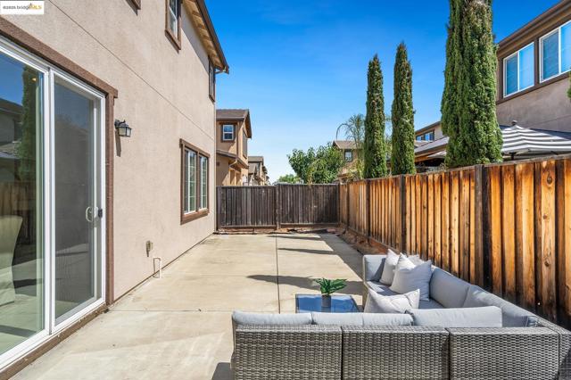 112 Willowrun Way, Oakley CA: https://media.crmls.org/mediaz/9085a6ef-fff6-4372-a5fc-d8de7f04ee13.jpg