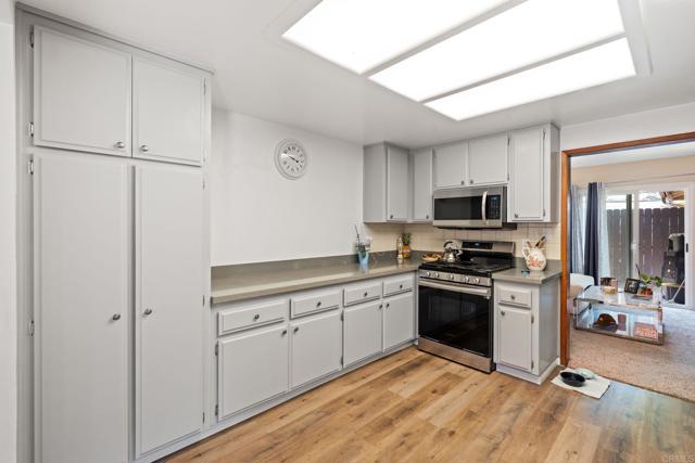 1565 Chestnut Avenue, Carlsbad CA: https://media.crmls.org/mediaz/9086e479-f3dc-465d-9628-13b98eb4debf.jpg