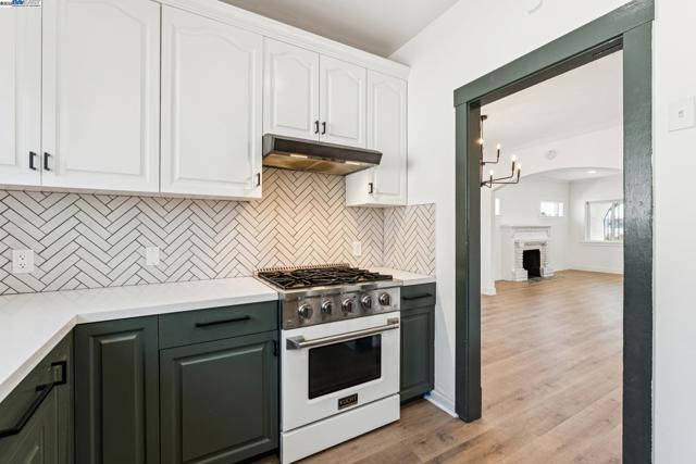 2734 Macarthur Blvd, Oakland CA: https://media.crmls.org/mediaz/90873a82-91f8-4b59-a370-4c7f4704e632.jpg