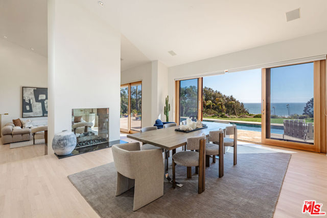 6417 Merritt Drive, Malibu CA: https://media.crmls.org/mediaz/908776e4-1029-431f-92ef-885c2e88add6.jpg