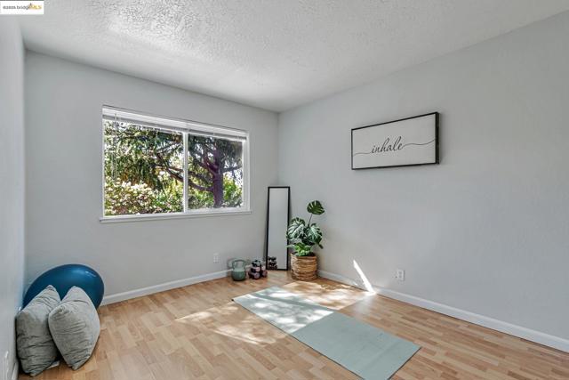 4414 Willow Glen Ct, Concord CA: https://media.crmls.org/mediaz/9087aa28-75cc-4ef4-bcc0-73182bec0418.jpg
