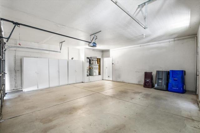 41995 Hemingway Court, Palm Desert CA: https://media.crmls.org/mediaz/9087ca0e-1a6d-4a61-aec0-6997d12d9509.jpg
