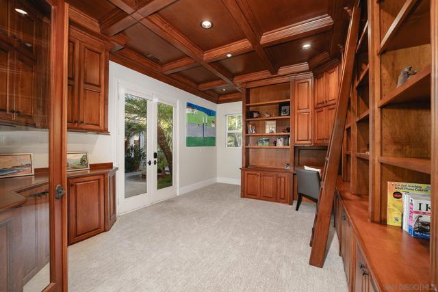 4703 Briana Ct, Fallbrook CA: https://media.crmls.org/mediaz/9087f8bd-8be5-4565-9f37-f1040eb828d5.jpg