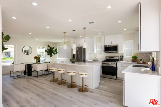3827 S Victoria Avenue, View Park CA: https://media.crmls.org/mediaz/908859a4-2be7-4bd5-8d3c-991c9bb3b9b0.jpg