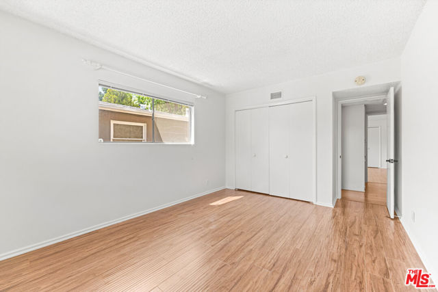 5013 Catalon Avenue, Woodland Hills CA: https://media.crmls.org/mediaz/90887630-5434-47e3-9102-c7a1cc10de53.jpg