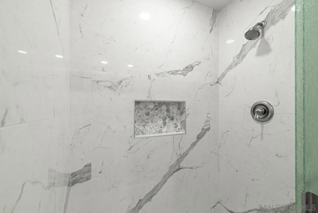 https://media.crmls.org/mediaz/9089e863-8ac8-4fa5-9571-06689dd0f4cc.jpg?preset=X-Large