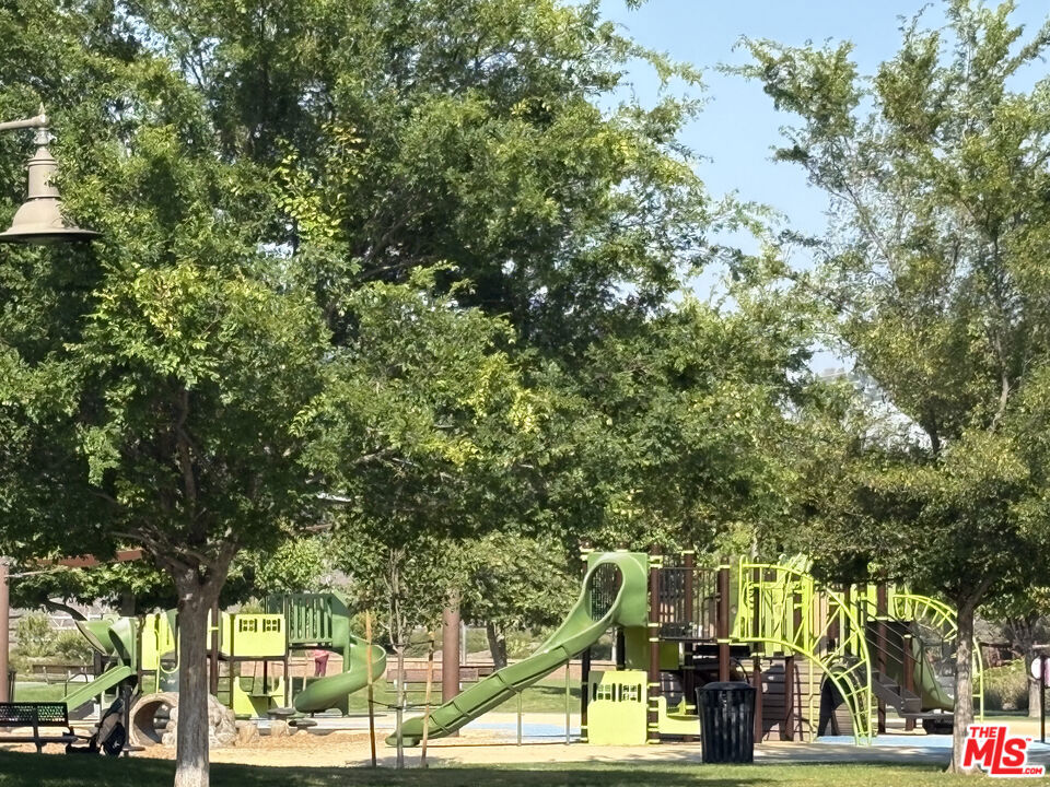 https://media.crmls.org/mediaz/908a8529-6a00-4c70-8792-15b203b80de9.jpg?preset=X-Large