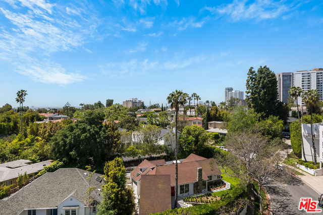 1200 Club View Drive, Los Angeles CA: https://media.crmls.org/mediaz/908a9243-e98e-4f53-8835-5cf67e2d2367.jpg