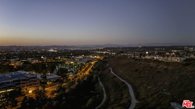 6537 Hedding Street, Los Angeles CA: https://media.crmls.org/mediaz/908ada78-da4d-4efe-aa1b-327d5c4a32e0.jpg