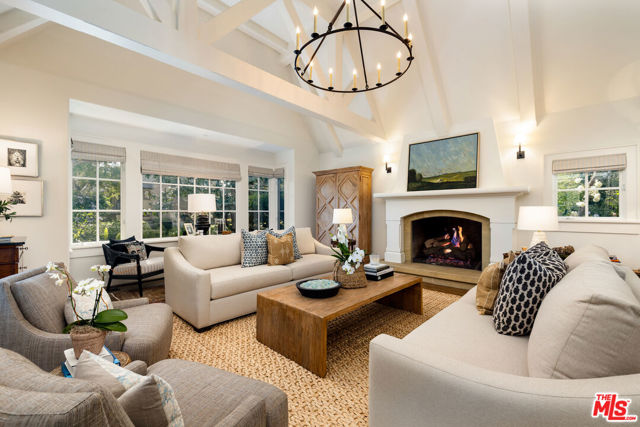 1479 Bonnymede Drive, Santa Barbara CA: https://media.crmls.org/mediaz/908ae286-3a22-46f1-8629-eb5cff811831.jpg
