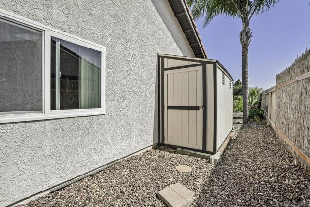 5241 Alamosa Park Dr, Oceanside CA: https://media.crmls.org/mediaz/908bc87b-75b1-4c24-8c7b-dcb5b977849b.jpg