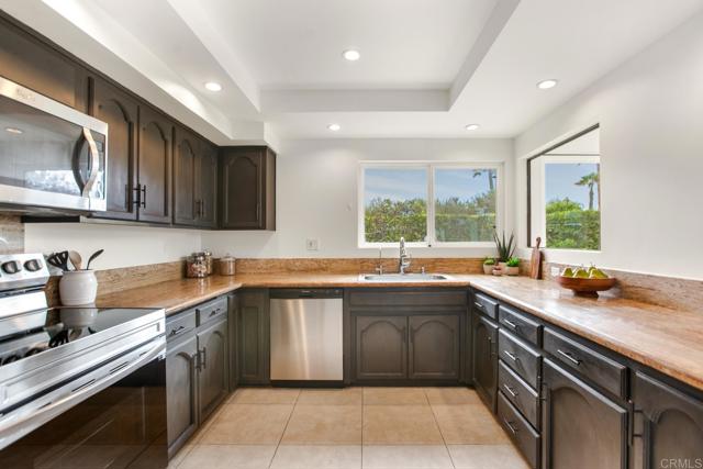 13837 Tam O Shanter Court, Poway CA: https://media.crmls.org/mediaz/908c0872-5105-413c-831b-23d244077669.jpg