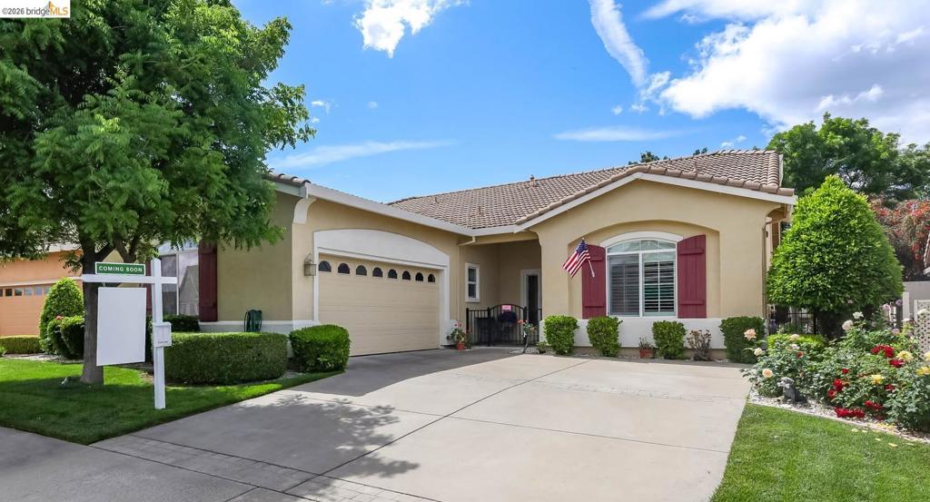 485 Coronation Dr
