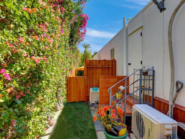 7 Ocotillo Lane, Palm Desert CA: https://media.crmls.org/mediaz/908c9859-344d-47b1-b6ca-ca84255105f6.jpg