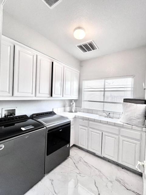 3200 Brookstone Drive, Turlock CA: https://media.crmls.org/mediaz/908cca4a-ef68-41d5-8b6f-7b7fd50bf165.jpg