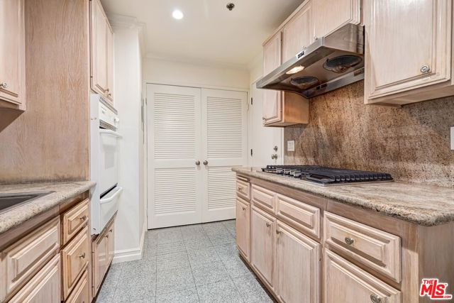 211 CALIFORNIA Avenue, Santa Monica CA: https://media.crmls.org/mediaz/908db3ec-72d4-4897-b5c9-274bdf38e9c4.jpg