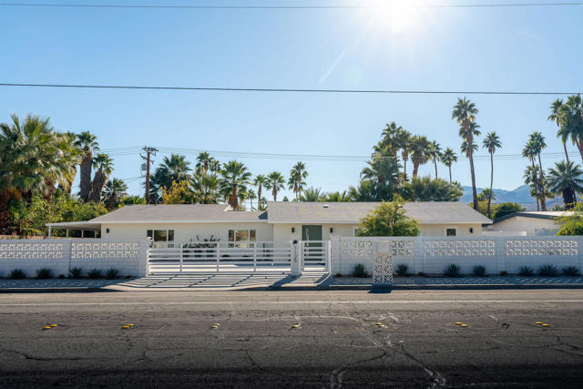 1125 E Sunny Dunes Road, Palm Springs CA: https://media.crmls.org/mediaz/908dfbce-ee26-40e4-82d5-c8dd05ddff52.jpg