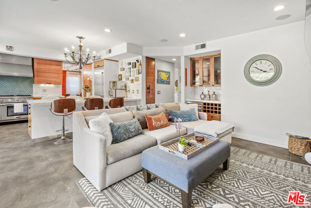 4544 Tobias Avenue, Sherman Oaks CA: https://media.crmls.org/mediaz/908e05b6-7ae4-4f07-91b3-3a4397862011.jpg