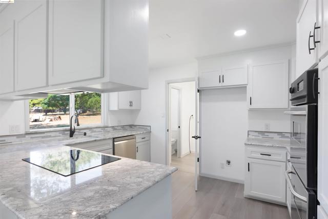 2921 Anderson Ln, Brentwood CA: https://media.crmls.org/mediaz/908e2cb8-3d7c-457a-a708-582d1b976ef4.jpg