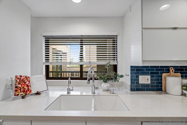 7550 Eads Ave, La Jolla CA: https://media.crmls.org/mediaz/908e3845-005f-418b-b73e-f29d9f7daed8.jpg