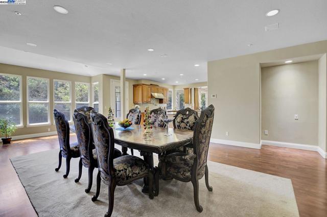 48564 Avalon Heights Ter, Fremont CA: https://media.crmls.org/mediaz/908eb88f-7763-40b4-8b65-e2c61603bb7c.jpg