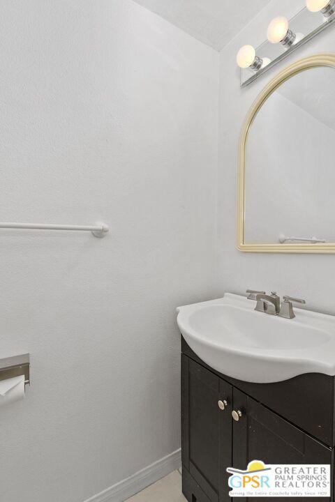 1852 N Mira Loma Way, Palm Springs CA: https://media.crmls.org/mediaz/908f766d-167d-44da-a2de-57d2e128ae0c.jpg