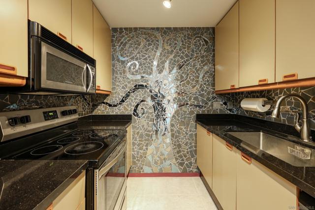 8338 Regents Rd., San Diego CA: https://media.crmls.org/mediaz/90907749-e33c-45c2-9102-df2dee1a997e.jpg