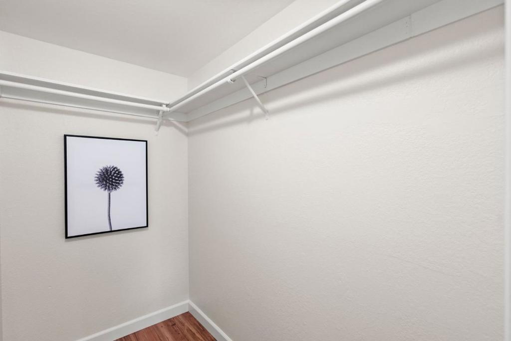 https://media.crmls.org/mediaz/9090a107-01f7-4e40-9c02-f0869a17bd61.jpg?preset=X-Large