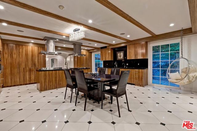 725 N Faring Road, Los Angeles CA: https://media.crmls.org/mediaz/9090ab42-cf49-4459-8eb6-ab803ad2cae9.jpg