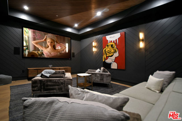 4544 Woodley Avenue, Encino CA: https://media.crmls.org/mediaz/90913c63-f10e-4455-87f4-fa4f9275db3a.jpg