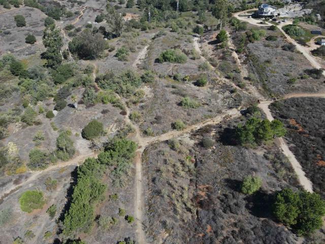 77 Jeffrey Heights Rd, Valley Center CA: https://media.crmls.org/mediaz/90919229-7cd7-4418-b71e-67db0f367727.jpg