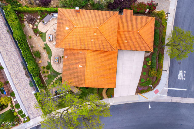 1046 Brookview Avenue, Westlake Village CA: https://media.crmls.org/mediaz/9091d411-b678-408d-bd9b-236ea35d50f6.jpg