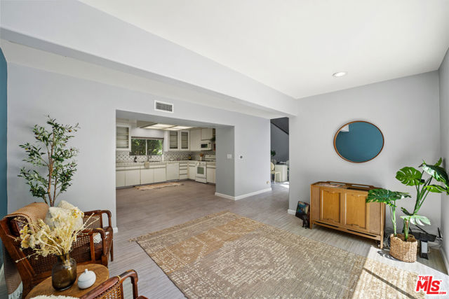 23246 Canzonet Street, Woodland Hills CA: https://media.crmls.org/mediaz/90923f44-0076-4043-b929-a94d971ef959.jpg