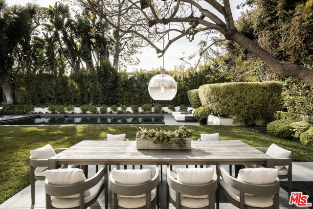 1057 Corsica Drive, Pacific Palisades CA: https://media.crmls.org/mediaz/90929dd5-90f5-48e1-ad89-eca13a426da4.jpg